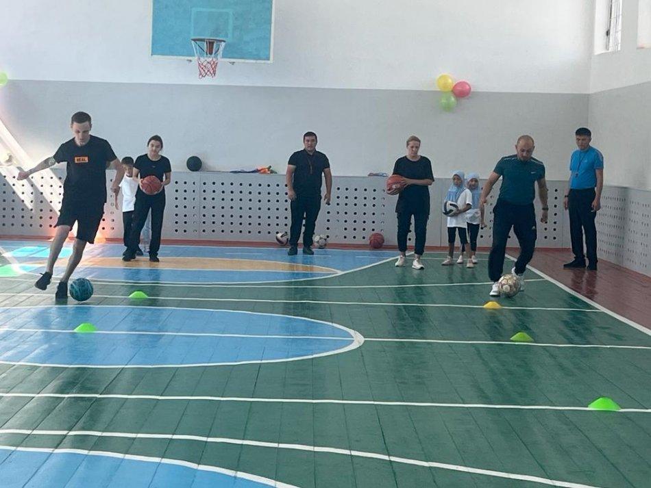 «Мен және менің отбасым» атты  тақырыпта   спорттық эстафеталық ойын